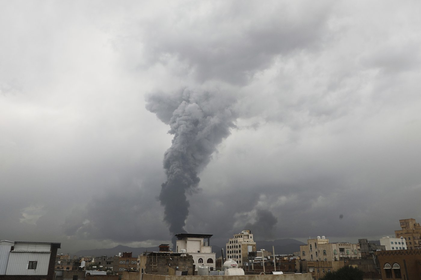 Israeli airstrikes targeting Iran-backed Houthis rock Yemen's capital | iNFOnews.ca