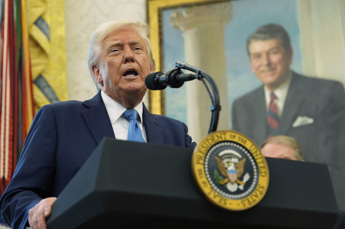 Two major law firms urge judges to permanently block Trump's executive orders | iNFOnews.ca Two major law firms urge judges to permanently block Trump's executive orders | iNFOnews.ca