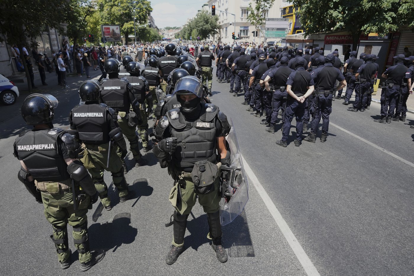 Serbian police remove barricades in Belgrade and make new arrests as protesters block roads | iNFOnews.ca Serbian police remove barricades in Belgrade and make new arrests as protesters block roads | iNFOnews.ca