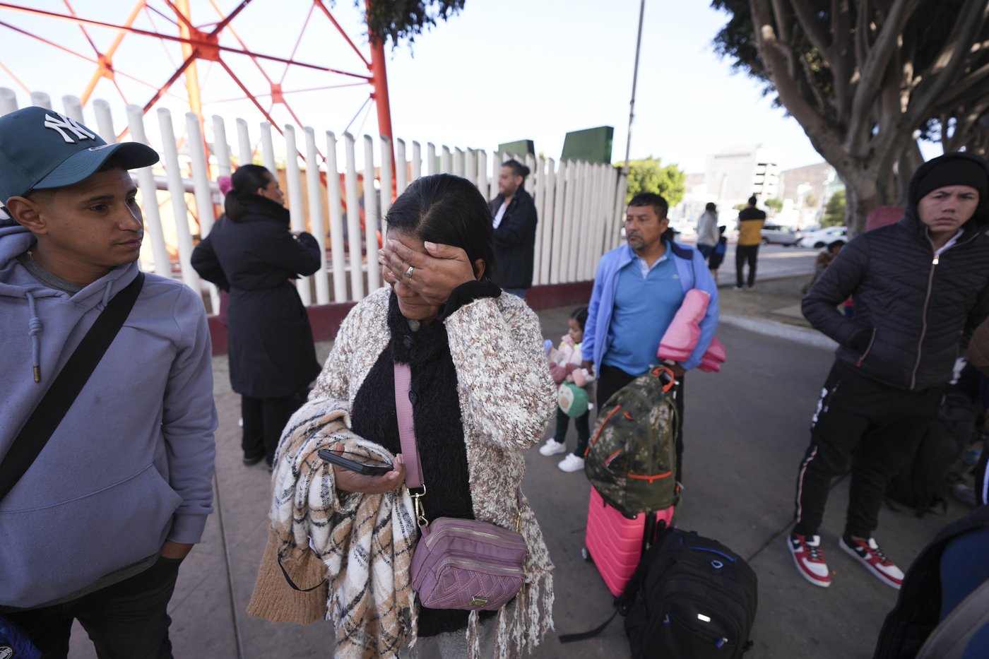 Abrupt end to border app that brought nearly 1 million to US strands many in Mexico | iNFOnews.ca Abrupt end to border app that brought nearly 1 million to US strands many in Mexico | iNFOnews.ca