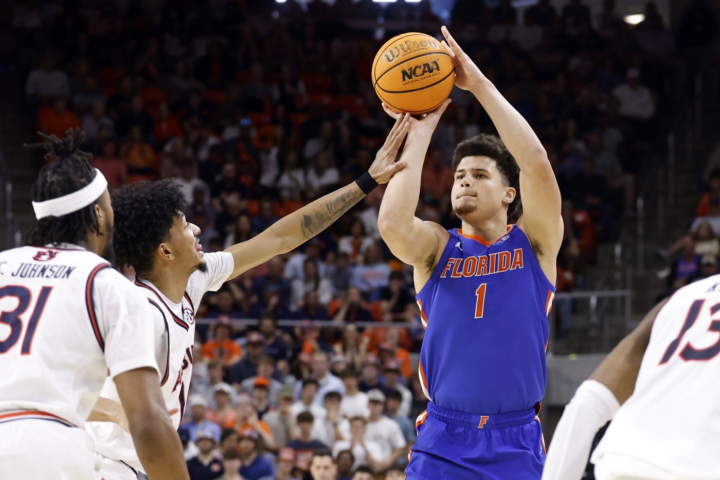 No. 6 Florida beats top-ranked Auburn 90-81 and ends the Tigers' 14-game winning streak | iNFOnews.ca No. 6 Florida beats top-ranked Auburn 90-81 and ends the Tigers' 14-game winning streak | iNFOnews.ca
