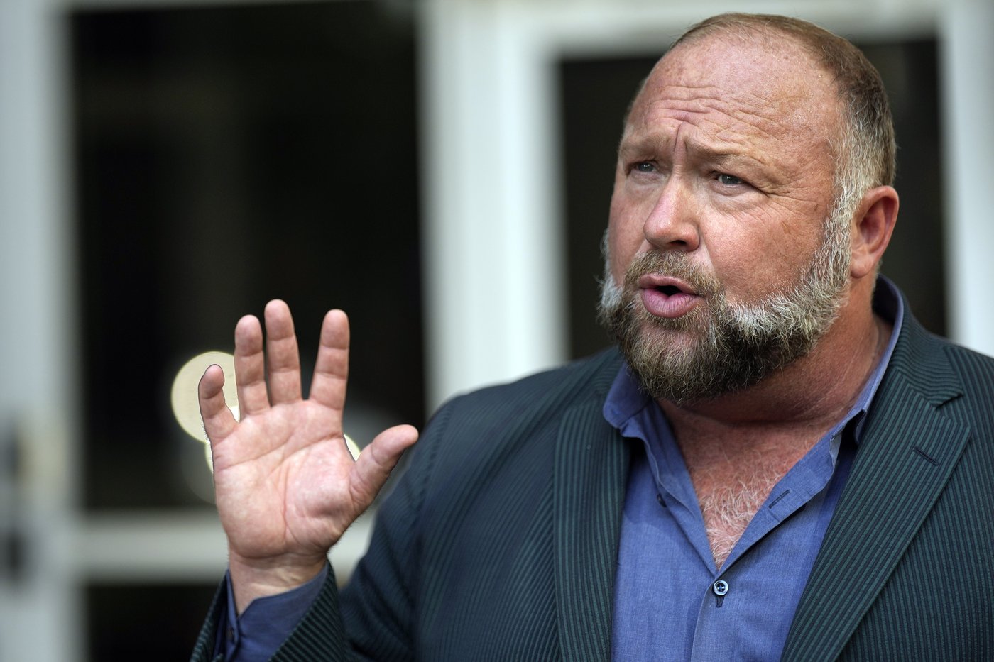 Alex Jones accused of trying to shield assets as Sandy Hook families seek payment on $1B judgment | iNFOnews.ca