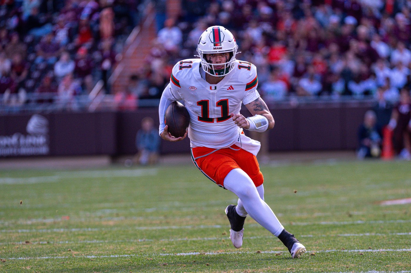 Beck's 4 TD passes carry No. 14 Miami past Virginia Tech, 34-17 | iNFOnews.ca