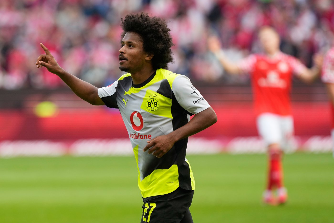 Dortmund beats Mainz 2-0 to keep pace with Bayern in Bundesliga, Frankfurt wins 10-goal spectacle | iNFOnews.ca Dortmund beats Mainz 2-0 to keep pace with Bayern in Bundesliga, Frankfurt wins 10-goal spectacle | iNFOnews.ca