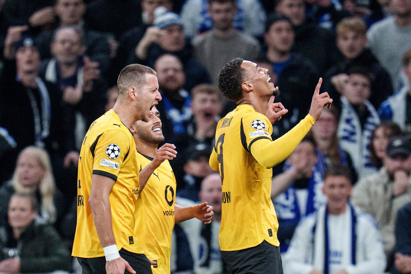 Three Dortmund players involved in bizarre own-goal in Champions League match | iNFOnews.ca Three Dortmund players involved in bizarre own-goal in Champions League match | iNFOnews.ca