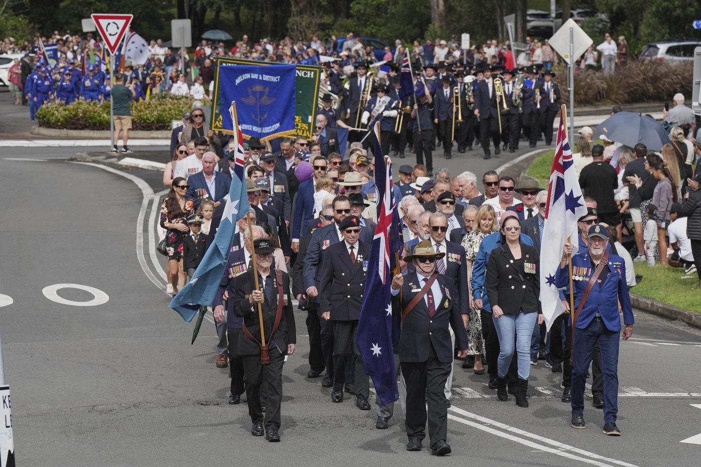 Australians and New Zealanders commemorate war dead on Anzac Day | iNFOnews.ca Australians and New Zealanders commemorate war dead on Anzac Day | iNFOnews.ca