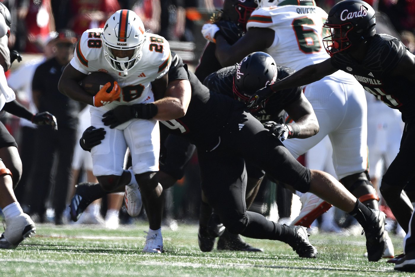 Cam Ward throws for 4 touchdowns, No. 6 Miami survives Louisville comeback bids for wild 52-45 win | iNFOnews.ca Cam Ward throws for 4 touchdowns, No. 6 Miami survives Louisville comeback bids for wild 52-45 win | iNFOnews.ca