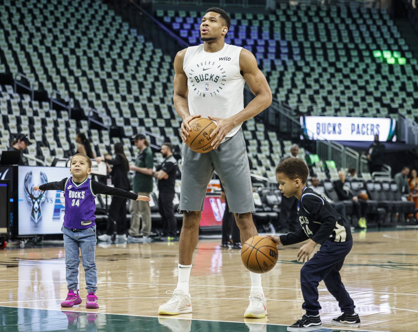 Giannis Antetokounmpo enters this offseason with a big question awaiting him. Stay or go? | iNFOnews.ca Giannis Antetokounmpo enters this offseason with a big question awaiting him. Stay or go? | iNFOnews.ca