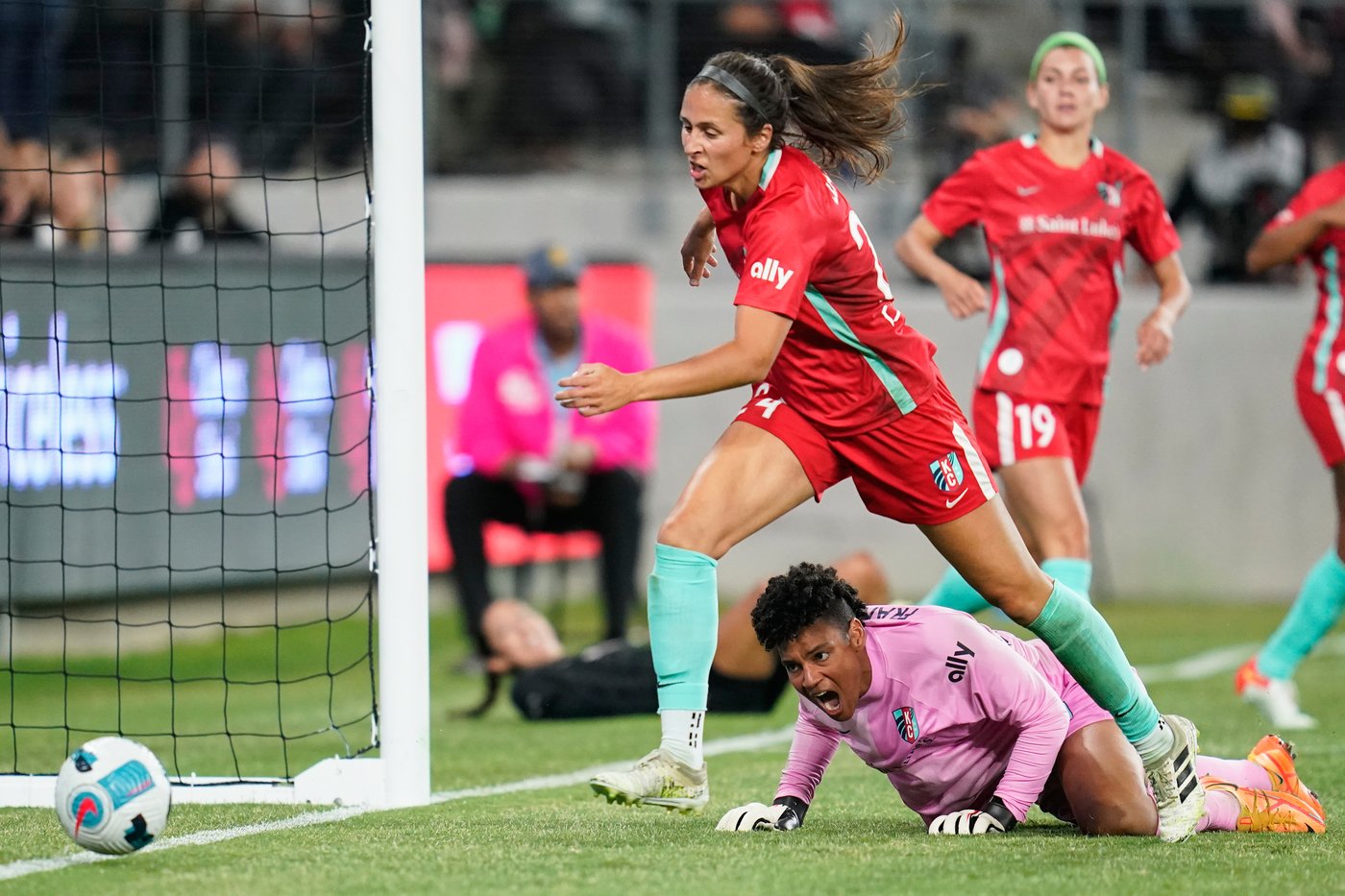 Angel City forward Christen Press announces her retirement from soccer | iNFOnews.ca