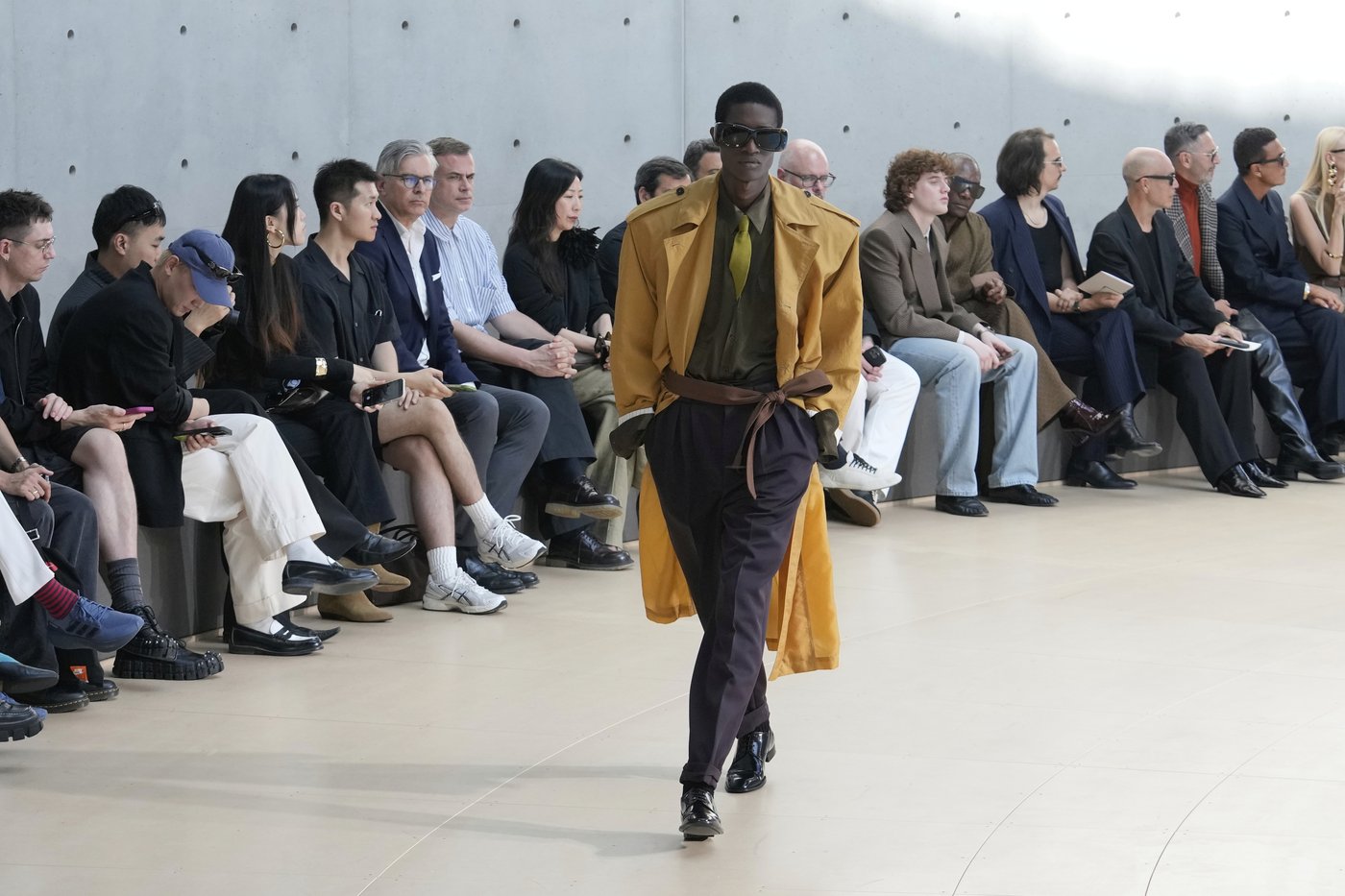 Saint Laurent opens Paris Fashion Week at Pinault’s art palace with a show of force | iNFOnews.ca Saint Laurent opens Paris Fashion Week at Pinault’s art palace with a show of force | iNFOnews.ca