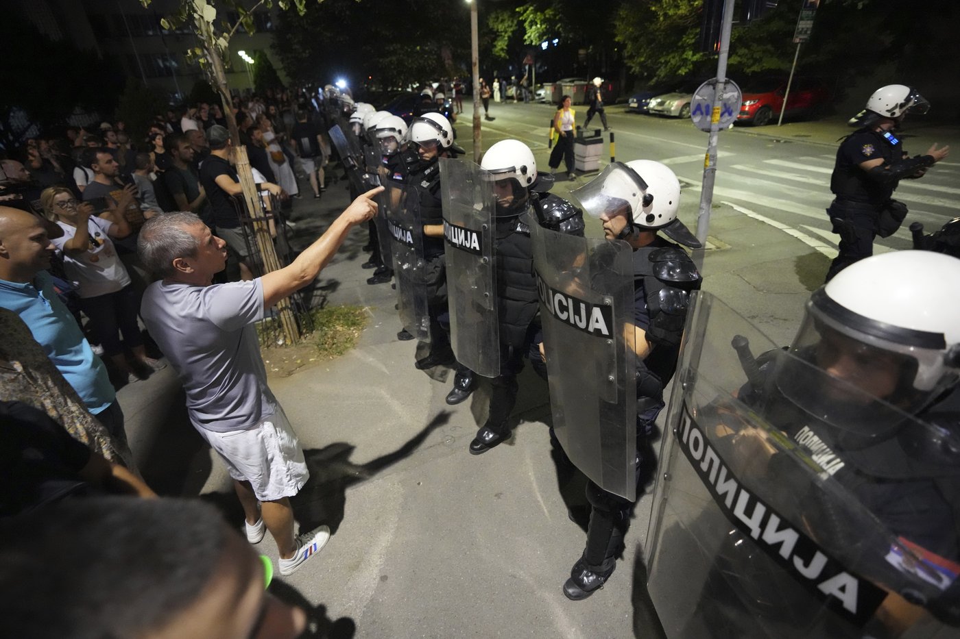 Serbian protesters are back on the streets as clashes with government loyalists escalate | iNFOnews.ca