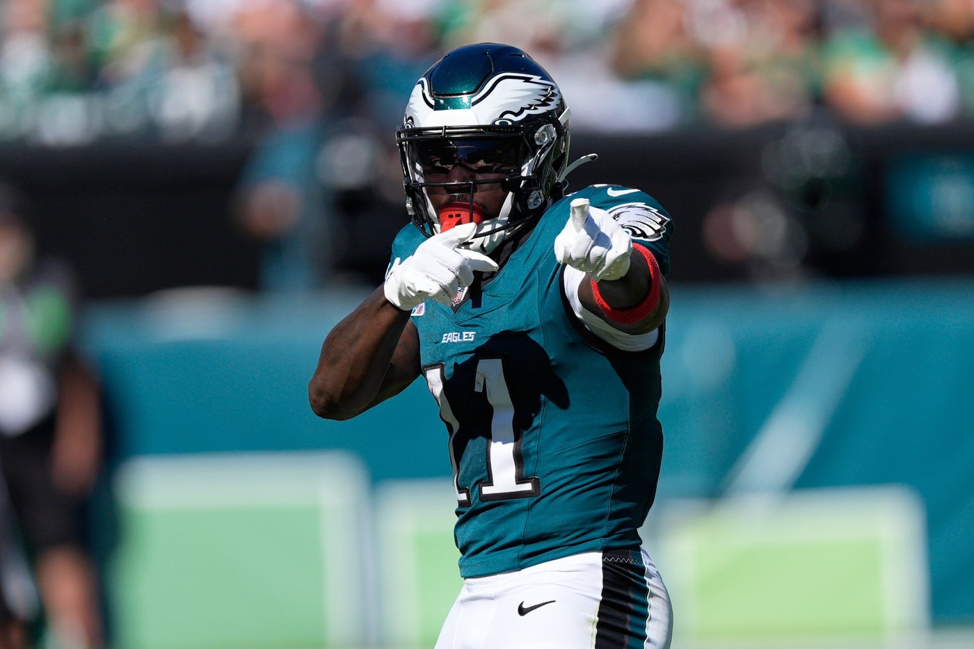 Eagles' offensive woes continue as Broncos hand Super Bowl champs their first loss | iNFOnews.ca