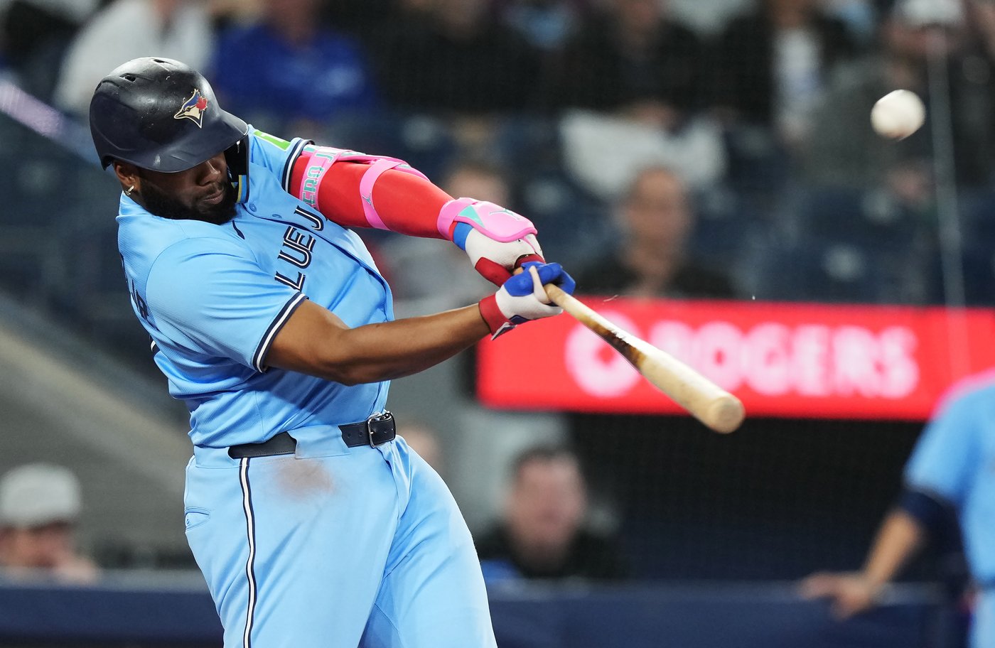 Offence Awakens: Blue Jays belt four homers in 12-0 rout of Athletics | iNFOnews.ca Offence Awakens: Blue Jays belt four homers in 12-0 rout of Athletics | iNFOnews.ca