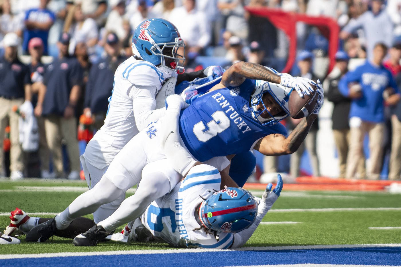 Kewan Lacy runs for 138 yards and a TD in No. 20 Mississippi's 30-23 win over Kentucky | iNFOnews.ca Kewan Lacy runs for 138 yards and a TD in No. 20 Mississippi's 30-23 win over Kentucky | iNFOnews.ca