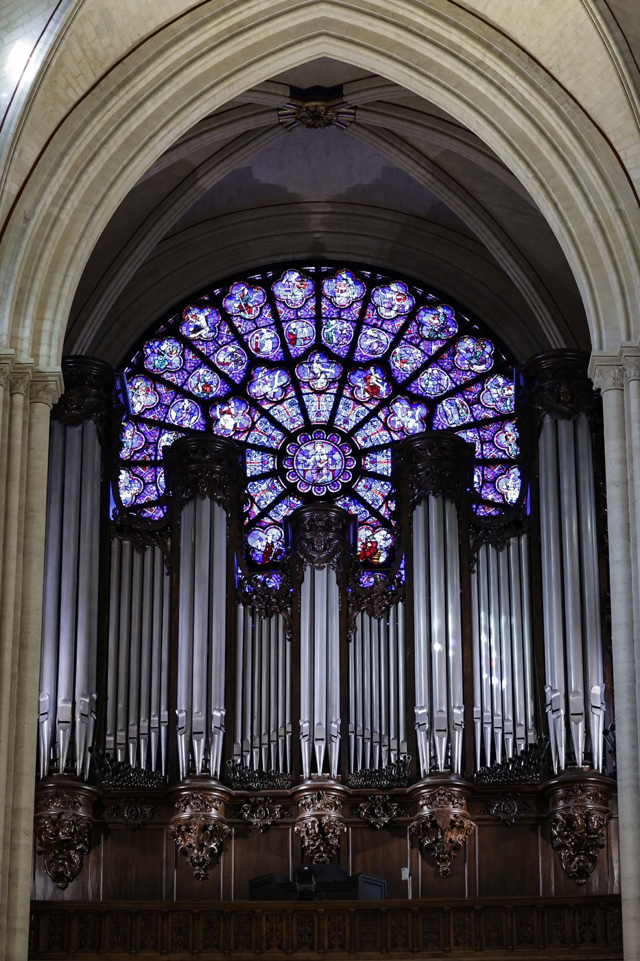 Notre Dame Cathedral unveils its new interior 5 years after devastating fire | iNFOnews.ca