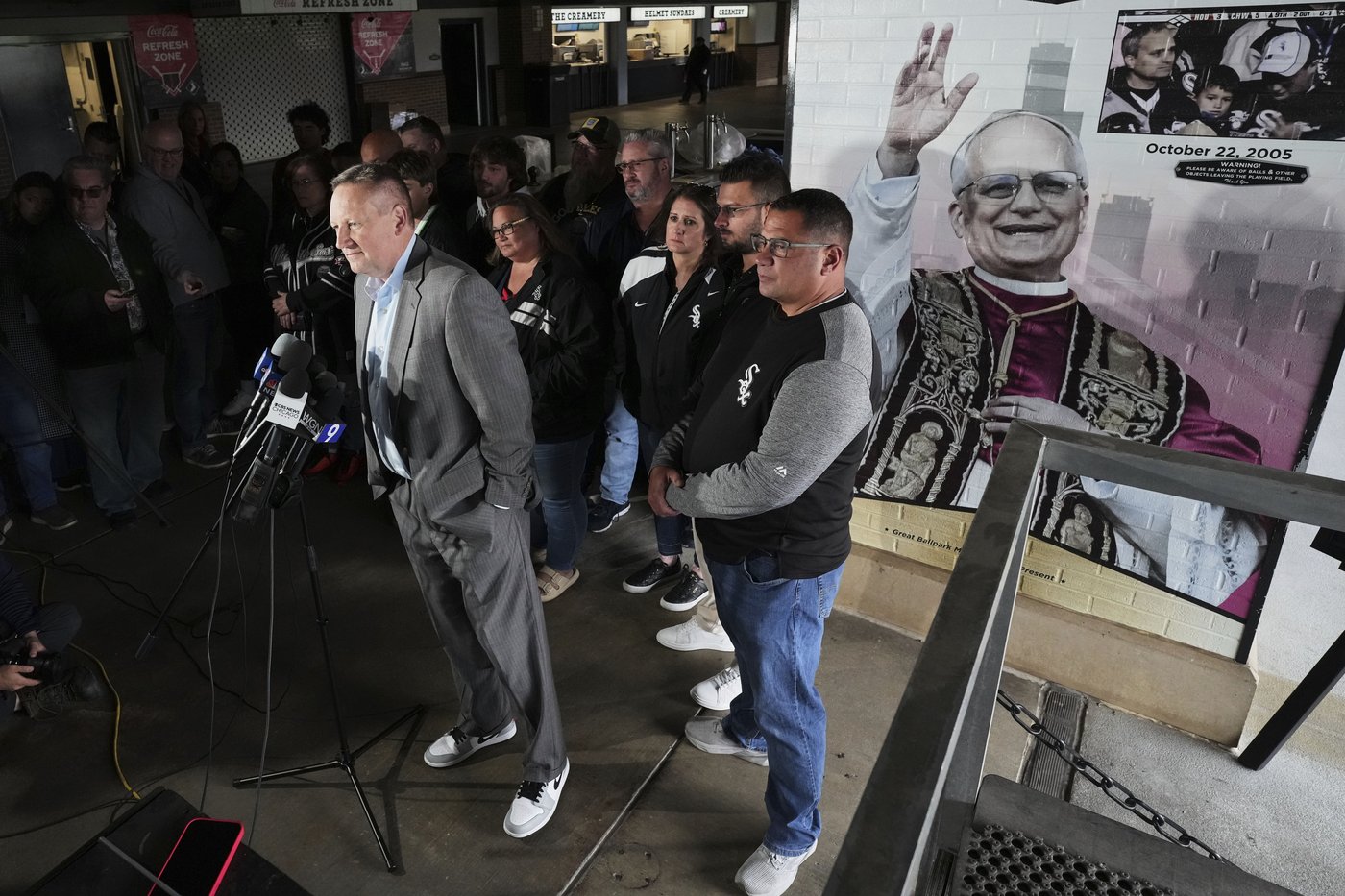 White Sox unveil a graphic installation honoring Pope Leo XIV and his World Series appearance | iNFOnews.ca