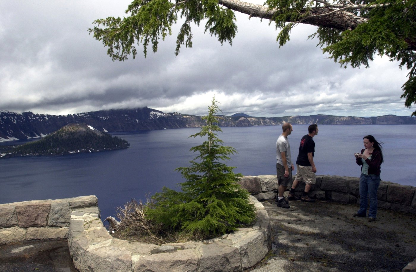 Superintendent of Oregon's Crater Lake National Park resigns, citing staffing cuts | iNFOnews.ca