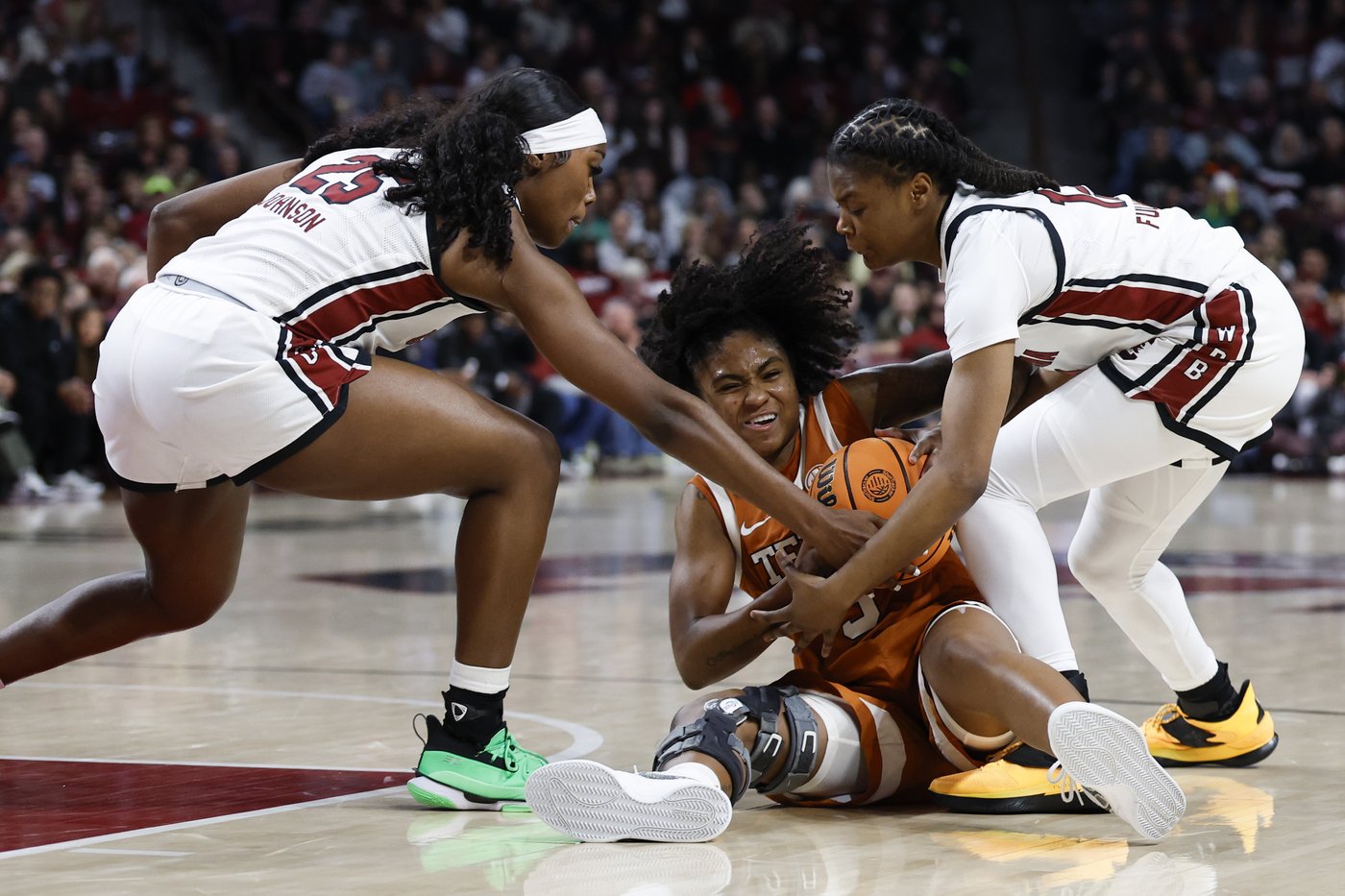 No. 2 South Carolina women dismantle No. 5 Texas, extend winning streak to 11 | iNFOnews.ca No. 2 South Carolina women dismantle No. 5 Texas, extend winning streak to 11 | iNFOnews.ca