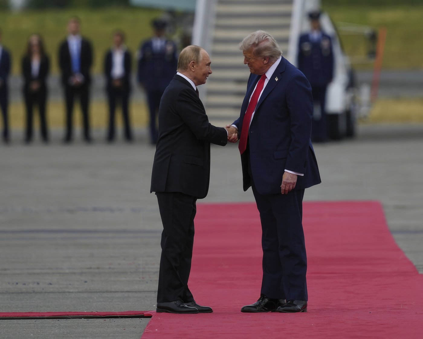 Trump greets Putin with a red carpet. Ukrainians feel betrayed. | iNFOnews.ca