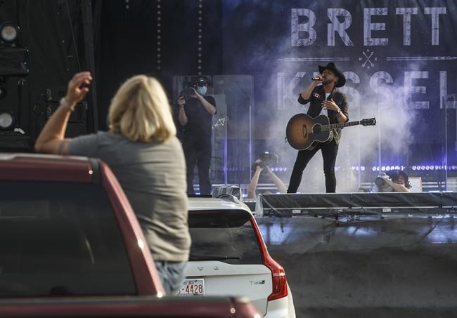 'Music brings us together': Country stars find unity and hope at CCMA Awards | iNFOnews.ca