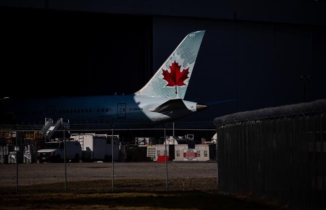 Claims company say 'contact airline first' clause deprives passengers of compensation | iNFOnews.ca