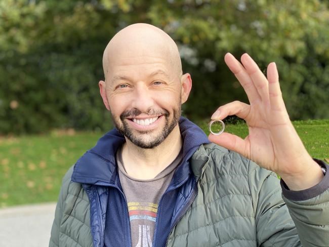 Actor Jon Cryer turns to B.C. ring-finder to search for lost wedding band | iNFOnews.ca CP1135906915