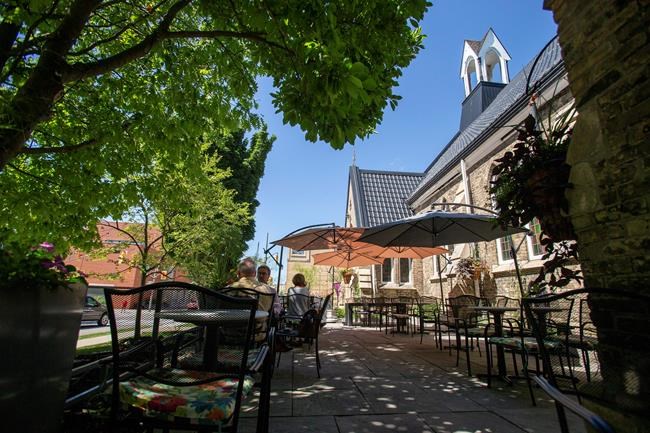Restaurants near virus hot spots weigh safety-vs-profit with locals-only dining | iNFOnews.ca Restaurants near virus hot spots weigh safety-vs-profit with locals-only dining | iNFOnews.ca