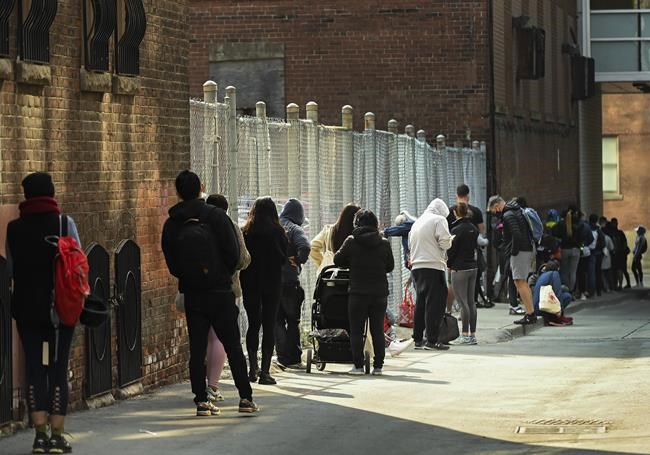 One in four Canadians say their mental health is worse than during COVID-19 outbreak | iNFOnews.ca One in four Canadians say their mental health is worse than during COVID-19 outbreak | iNFOnews.ca