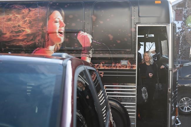 Hulu secures U.S. rights Jann Arden's semi-autobiographical sitcom | iNFOnews.ca Hulu secures U.S. rights Jann Arden's semi-autobiographical sitcom | iNFOnews.ca