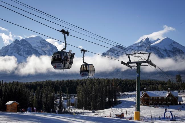 Snow, cold and COVID-19 precautions usher in early ski season in Western Canada | iNFOnews.ca Snow, cold and COVID-19 precautions usher in early ski season in Western Canada | iNFOnews.ca