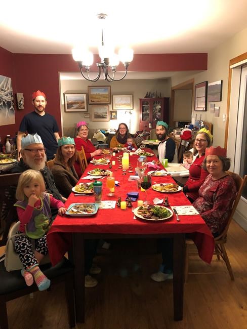 Tinsel and COVID tests: how some families hope to gather for a pandemic Christmas | iNFOnews.ca Tinsel and COVID tests: how some families hope to gather for a pandemic Christmas | iNFOnews.ca