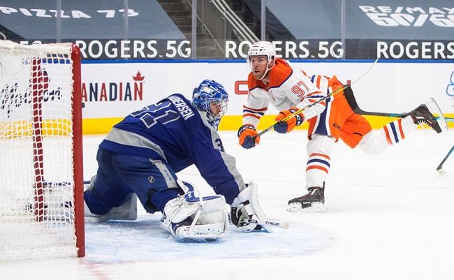 McDavid scores highlight-reel goal, adds winner in OT as Oilers down Maple Leafs 4-3 | iNFOnews.ca