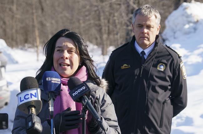 Montreal mayor, police chief announce new anti-gun squad, following rise in violence | iNFOnews.ca Montreal mayor, police chief announce new anti-gun squad, following rise in violence | iNFOnews.ca