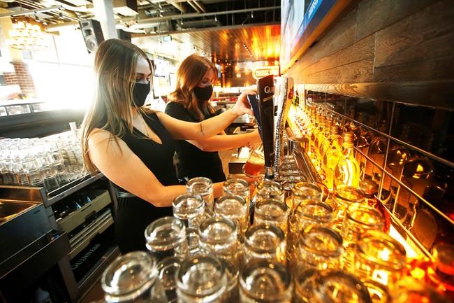 Dine out, work out and more: Manitobans facing fewer COVID-19 health measures | iNFOnews.ca Dine out, work out and more: Manitobans facing fewer COVID-19 health measures | iNFOnews.ca