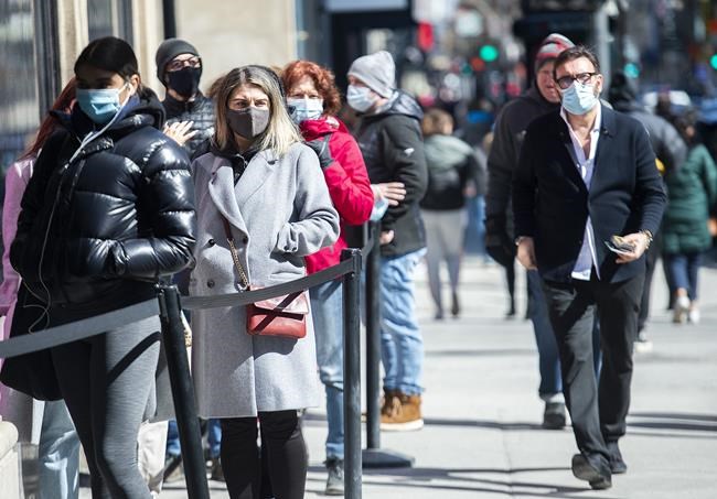 Canadians in COVID-19 hot spots face more restrictions as cases keep rising | iNFOnews.ca CP115674160