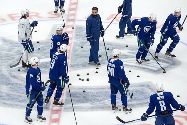 25 Canucks players, staff positive for COVID-19 in outbreak involving virus variant | iNFOnews.ca