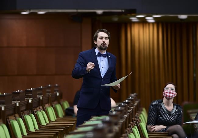 Bloc Québécois MP apologizes for taking nude photo of Liberal MP William Amos | iNFOnews.ca