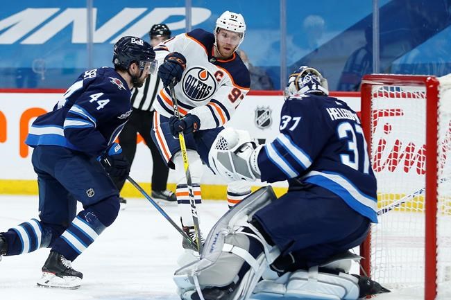 McDavid with another three-point night as Edmonton Oilers edge Winnipeg Jets 3-1 | iNFOnews.ca