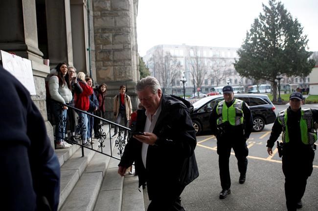 Former gaming minister agrees 'unfair' to cop who said 'something stinky' at casinos | iNFOnews.ca