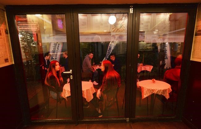 Masks off, Poles cheer reopening of bars and restaurants | iNFOnews.ca CP1958008701