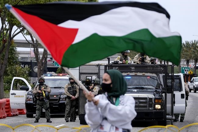 Protesters in major US cities decry airstrikes over Gaza | iNFOnews.ca CP1953267284