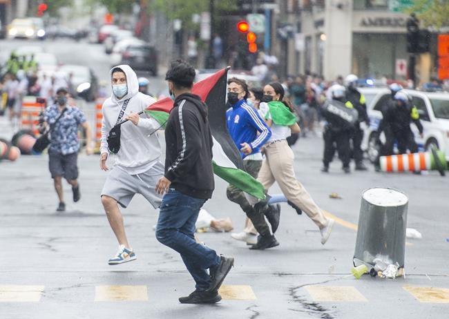 Tensions flare at Israel-Palestinian demonstrations in Montreal, Toronto | iNFOnews.ca