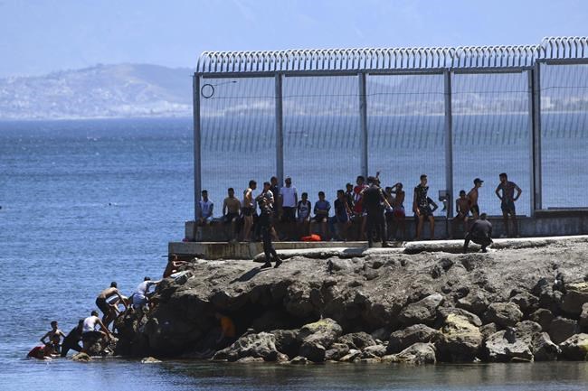 Around 3,000 Moroccan migrants cross into Spanish territory | iNFOnews.ca Around 3,000 Moroccan migrants cross into Spanish territory | iNFOnews.ca