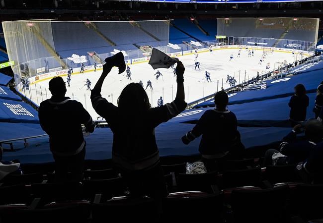 Front-line workers say attending Leafs game is a sign of hope and healing | iNFOnews.ca CP1094977913