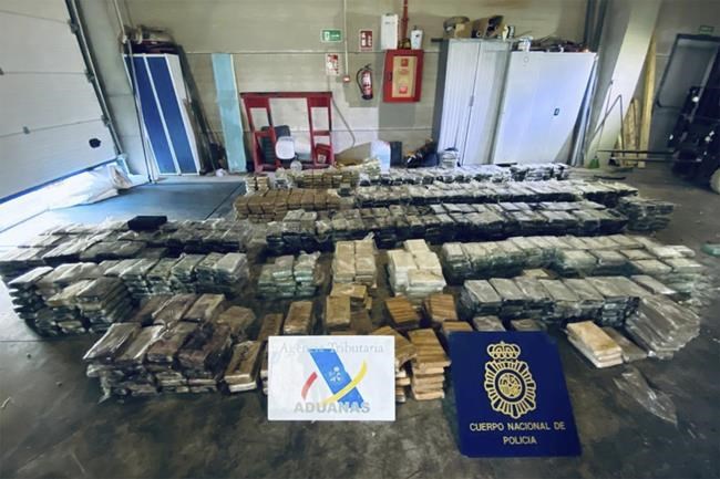 Global sting began by creating message service for crooks | iNFOnews.ca Global sting began by creating message service for crooks | iNFOnews.ca
