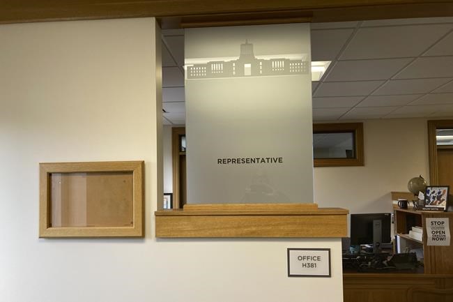 Oregon legislator is 1st-ever ousted after Statehouse breach | iNFOnews.ca