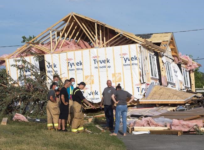 One dead and extensive damage as tornado hits Mascouche, Que., north of Montreal | iNFOnews.ca CP1121048244