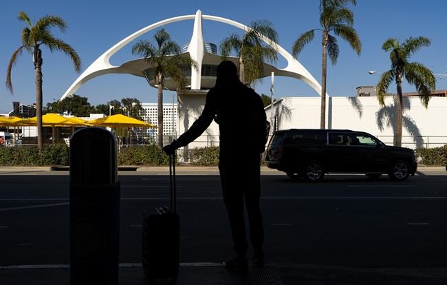 Man jumps from moving plane at Los Angeles airport | iNFOnews.ca Man jumps from moving plane at Los Angeles airport | iNFOnews.ca
