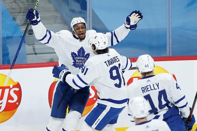 Wayne Simmonds signs two-year contract extension with Toronto Maple Leafs | iNFOnews.ca