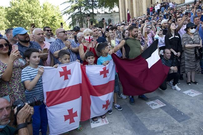 Anti-LGBT Georgian protestors burn EU flag in capital | iNFOnews.ca Anti-LGBT Georgian protestors burn EU flag in capital | iNFOnews.ca